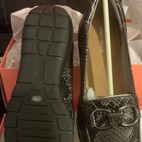 Easy spirit size 10 dark gray snake print - Picture 4 of 4